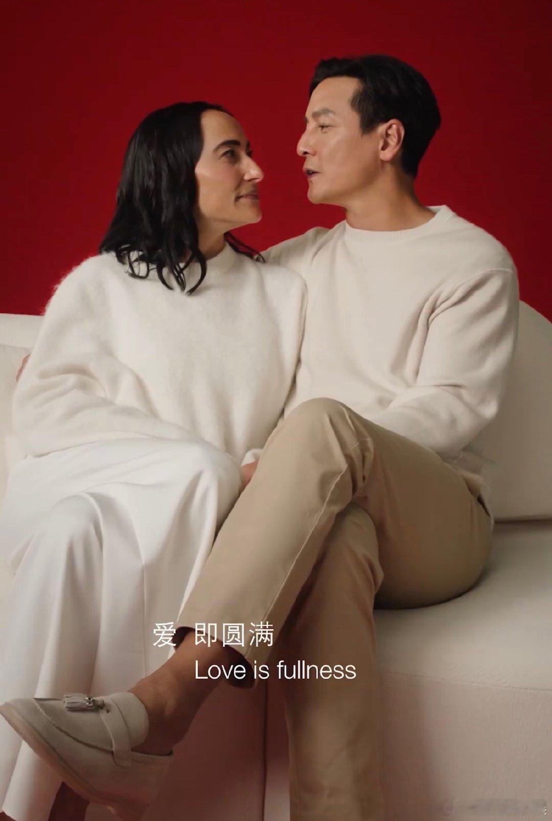 吴彦祖和老婆同框吴彦祖和妻子同框 吴彦祖和老婆同框，俩人窝在沙发上的样子，像极了