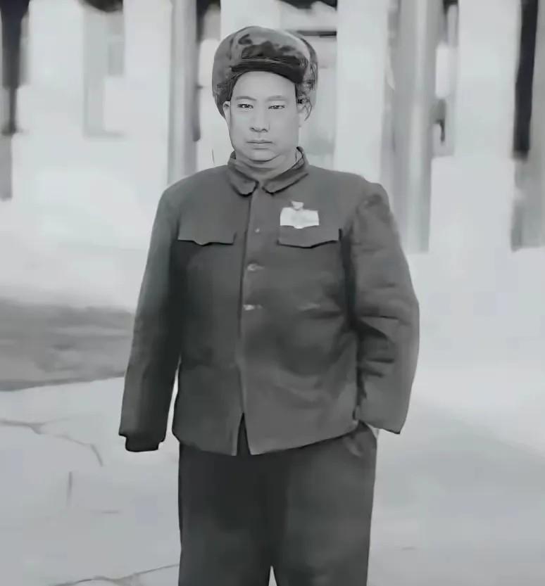 1937年雁门关伏击战中，一位24岁的独臂将军，带着八路军716团官兵，在雁门关