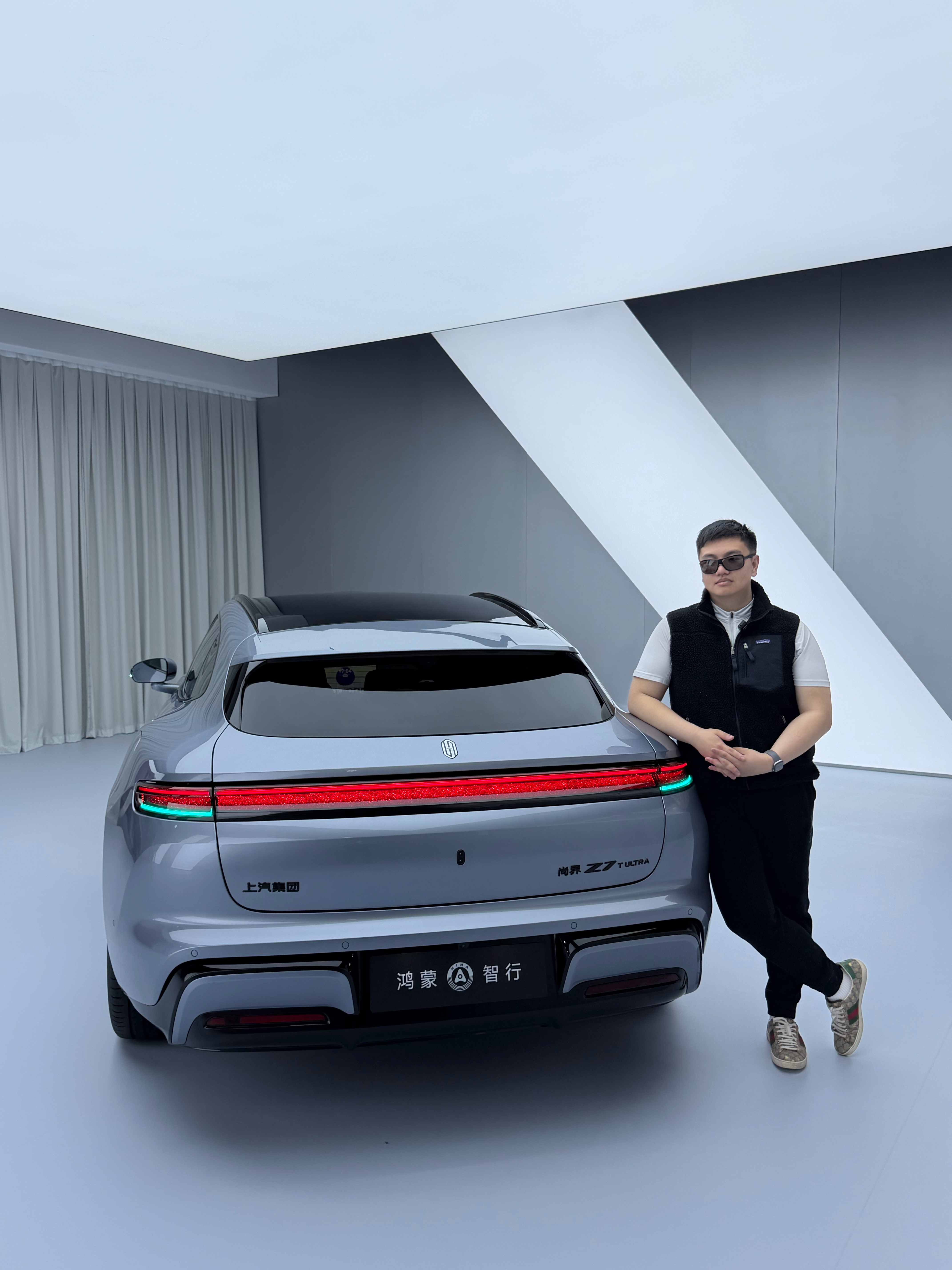 不是说我要吹尚界Z7T但很少有纯电车能做到像它一样，车身如此低对于运动轿车来说：