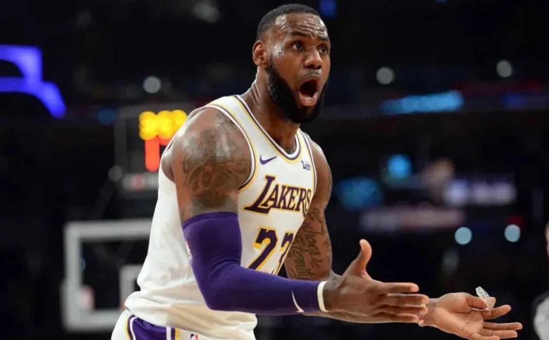 NBA的收视率暴跌28%！为何如今的NBA如此不受球迷欢迎？大家都选择放弃NBA