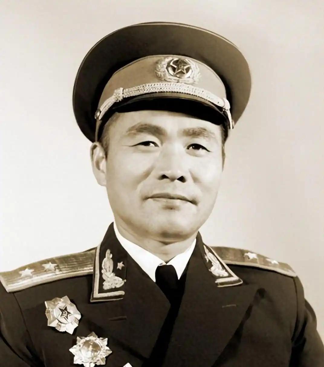 开国中将杜义德：1949年探亲不认母的家国情怀
 
1949年，一个解放军军长回