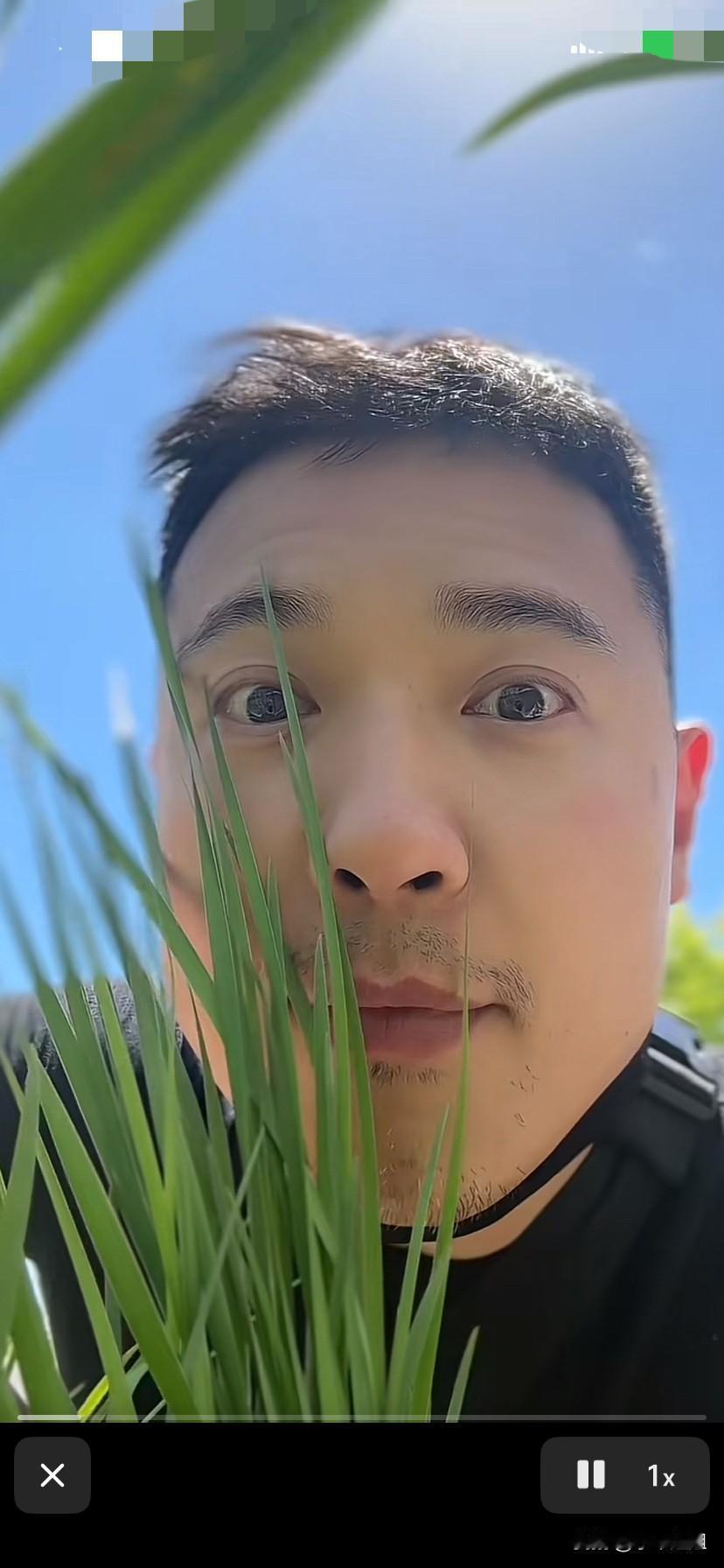 小酒窝太幸福啦！爸爸提前陪着过六一儿童节啦！
高云翔前几天缺席女儿的生日派对！