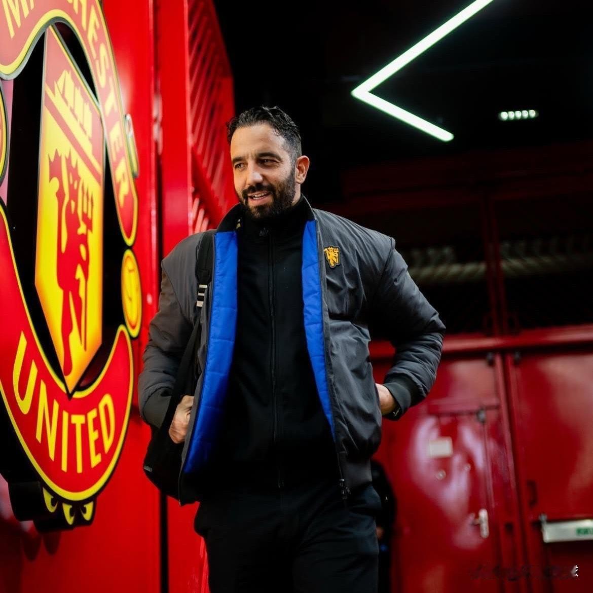 曼联本赛季英超进攻数据及联赛排名：
总射门287次 🥇（第1）
创造机会215