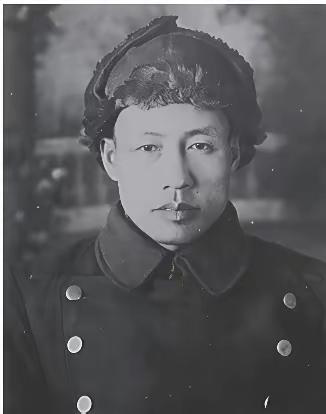 1940年，晋察冀战场，八路军团长吴富善，在激战中，缴获鬼子一匹烈马。

吴团长