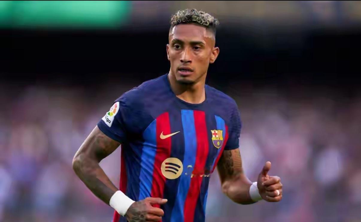 巴萨虽负于皇家社会，但收获利好：佩德里无伤离场，拉菲尼亚休战养伤保留欧冠战力；单