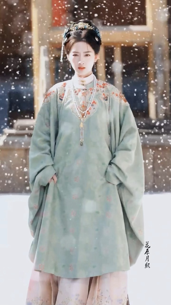 邓恩熙《花开锦绣》傅庭芸雪中跑路透，好有意境的美！！[好喜欢][好喜欢] ​​​