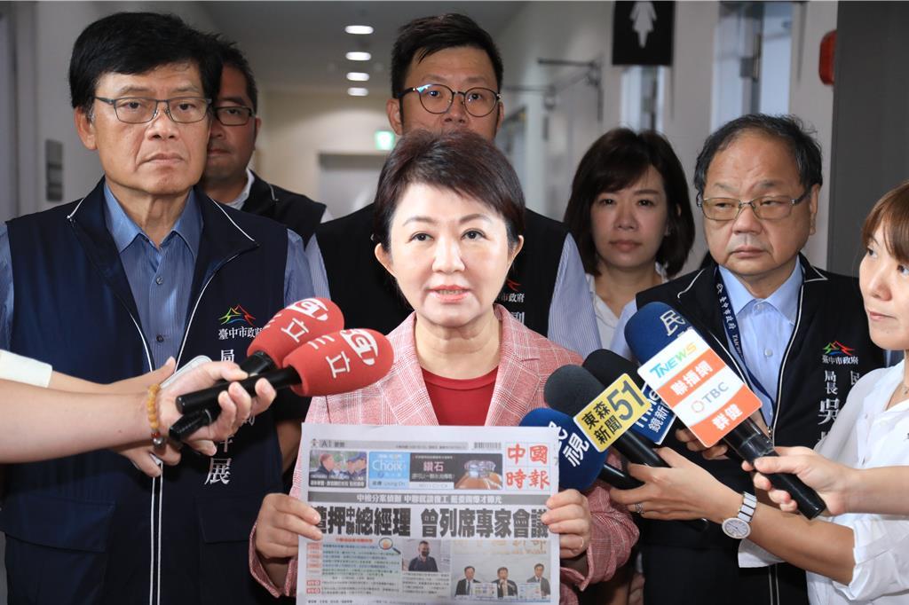 卢秀燕此前质疑台当局毒油事件中存在“内鬼”“门神”，国民党民代陈菁徽爆料，台“食