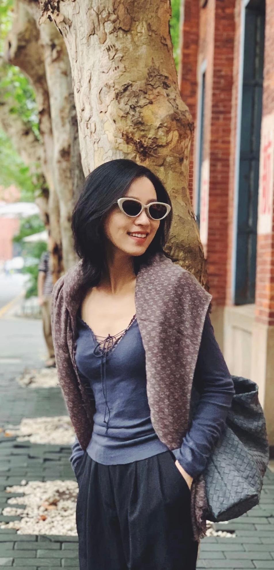 敢问女施主什么是爱情？在如花似玉，风华正茂的年龄堕入空门，究竟因为什么？共享美人