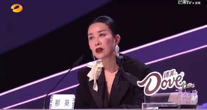 何老师求生欲拉满！被那英“魔童”行为逼疯，让汪苏泷带姐去北极，太有梗～ 