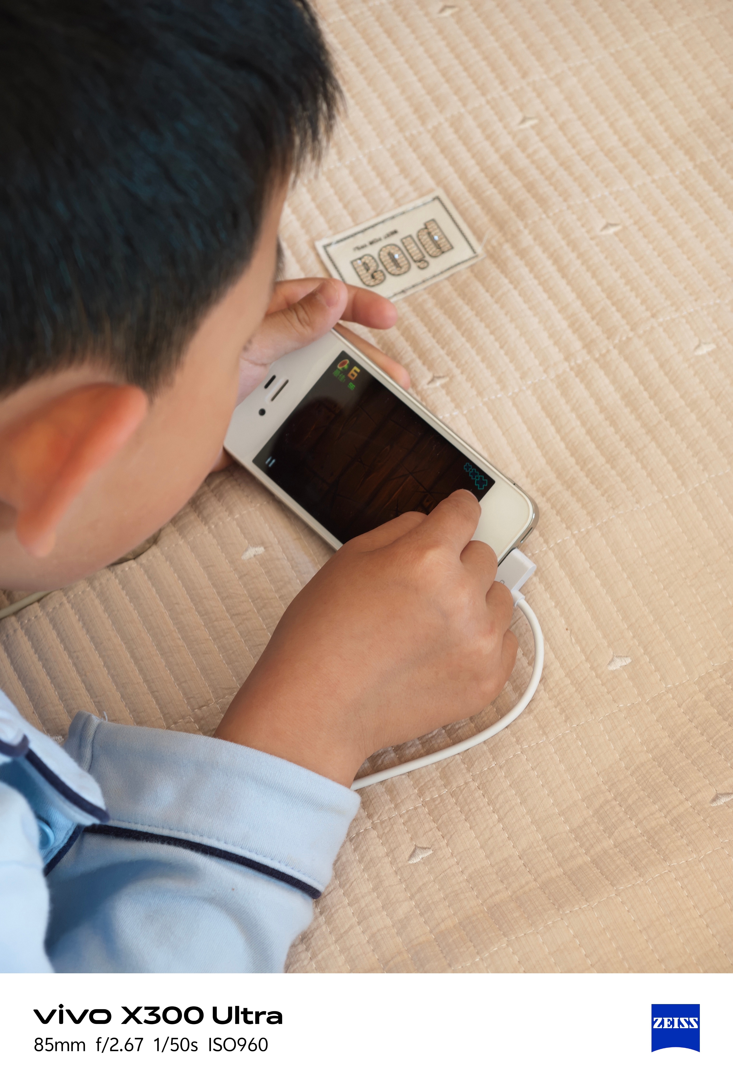 如何让10后戒除手机？我决定把祖传的 iPhone 4传给儿子，这哥们拿iPho