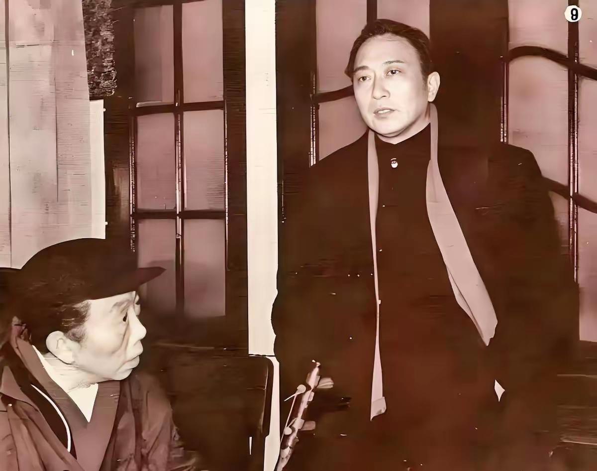 王铎：一个拉京胡，一个唱戏
老一代的电影演员，自得其乐。