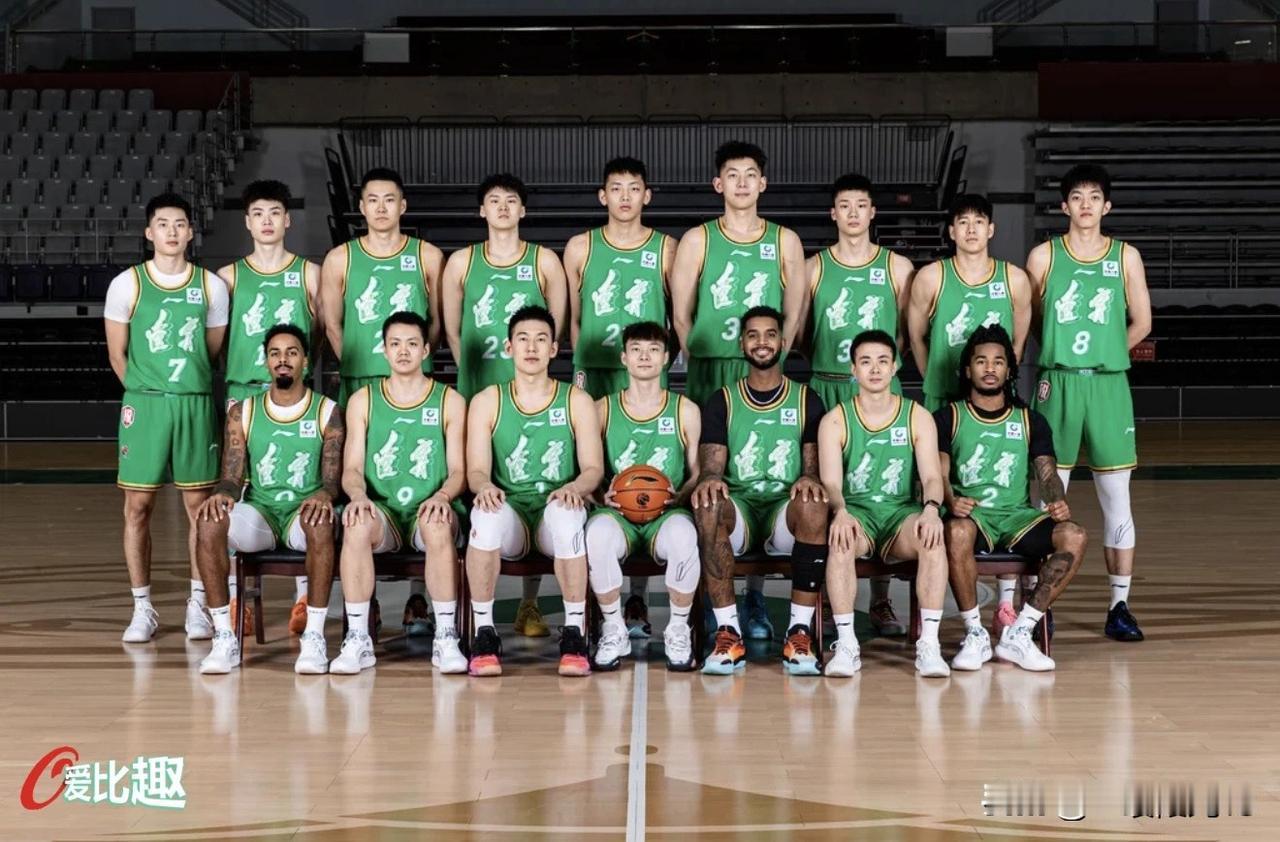 辽篮季前赛104：73大胜四川31分，由于四川队没用外援，辽篮上了两个外援克里斯