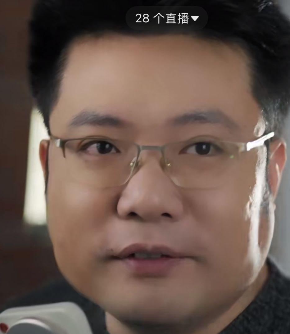 嚼槟榔真的不仅仅是口腔癌的问题，嚼多了直接从长脸变成方脸
我以前会在网上直播回答