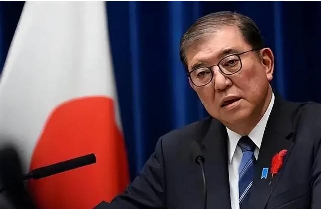 摊牌的时刻到了！石破茂用一句“当年的美国就是现在的中国”，彻底撕碎了高市早苗的“