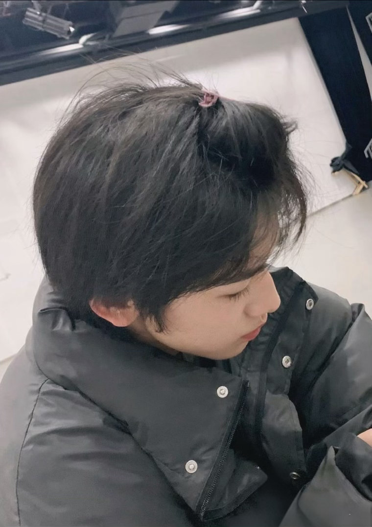 宋亚轩🐬 青年演员宋亚轩 🐚宋亚轩廿二启航声光织影 ૮⍝ˊ꒳ˋ⍝ა没错!本人