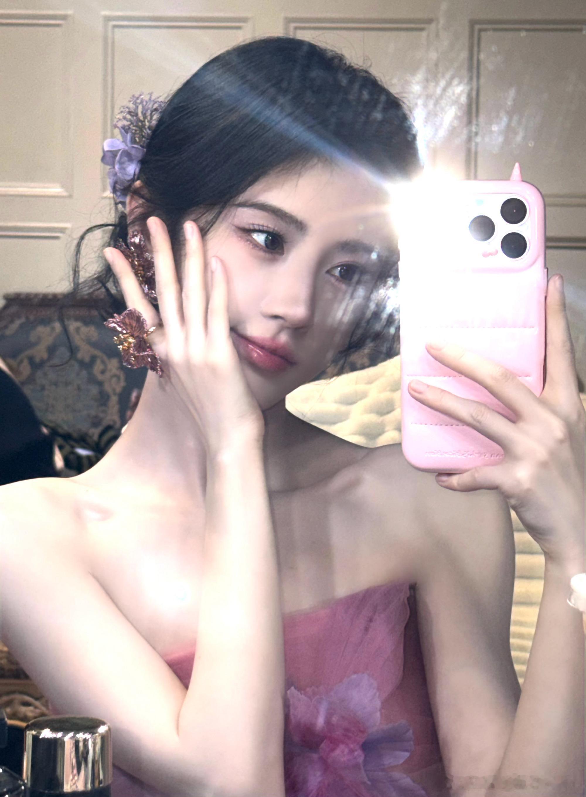 鞠婧祎   jjy鞠婧祎万花世界 jjy鞠婧祎苏绿夏 深夜的表白，藏不住的喜欢，