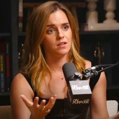 艾玛·沃特森（Emma Watson）接受采访谈及了她与J.K.罗琳之间复杂的关
