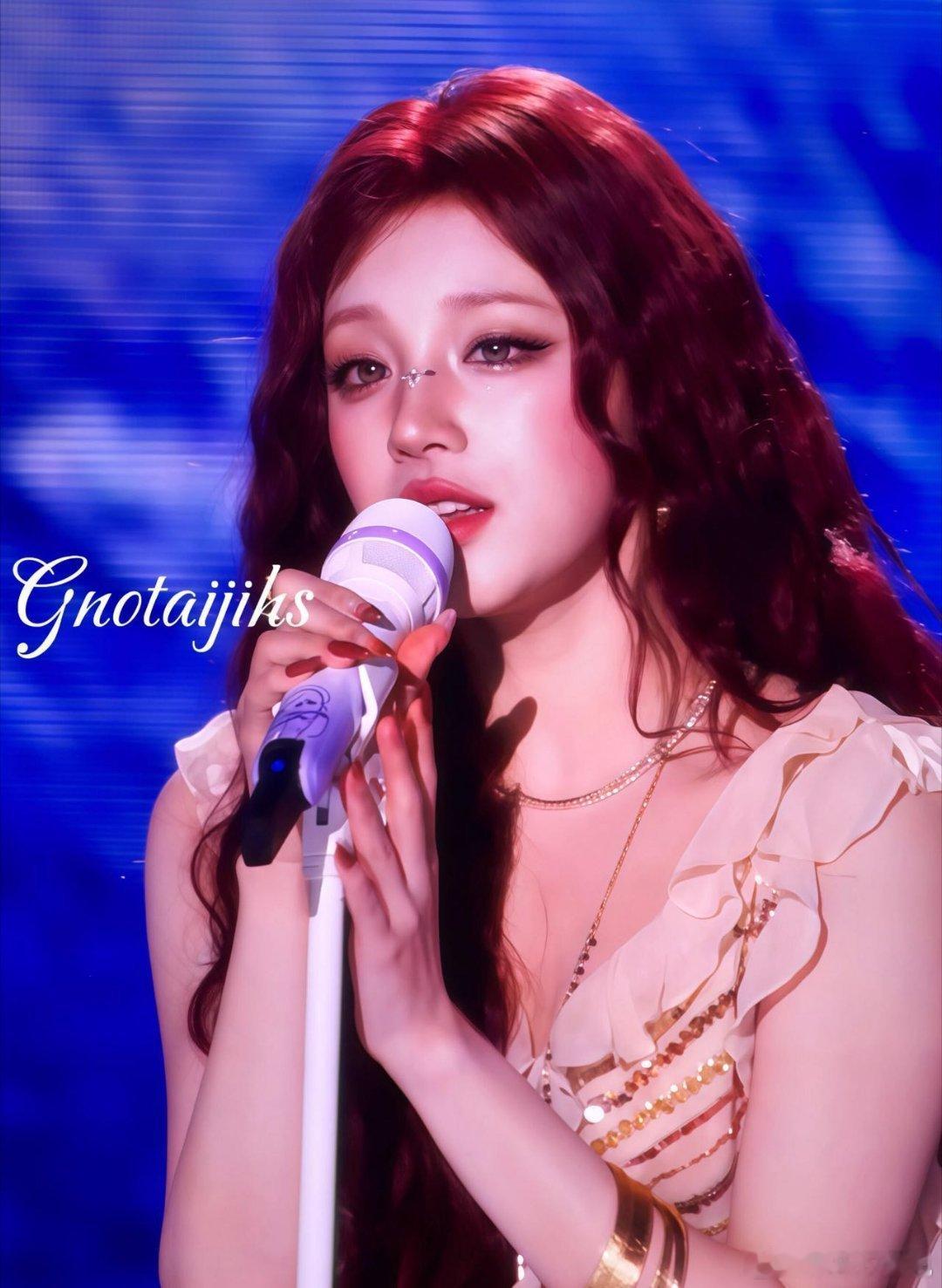 宋雨琦这段完播率100% 被宋雨琦的舞台统治力焊死在屏幕前！从唱跳到情歌的无缝切