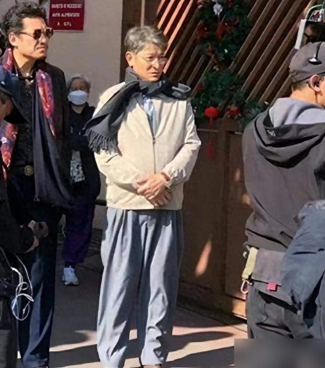 65岁刘德华素颜亮相华为发布会，满脸皱纹却让整容明星无地自容
