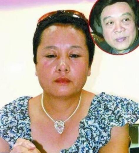 2004年，“赵忠祥数几年时间里一直和我保持着不正当关系，并且把我折磨的满身疾病