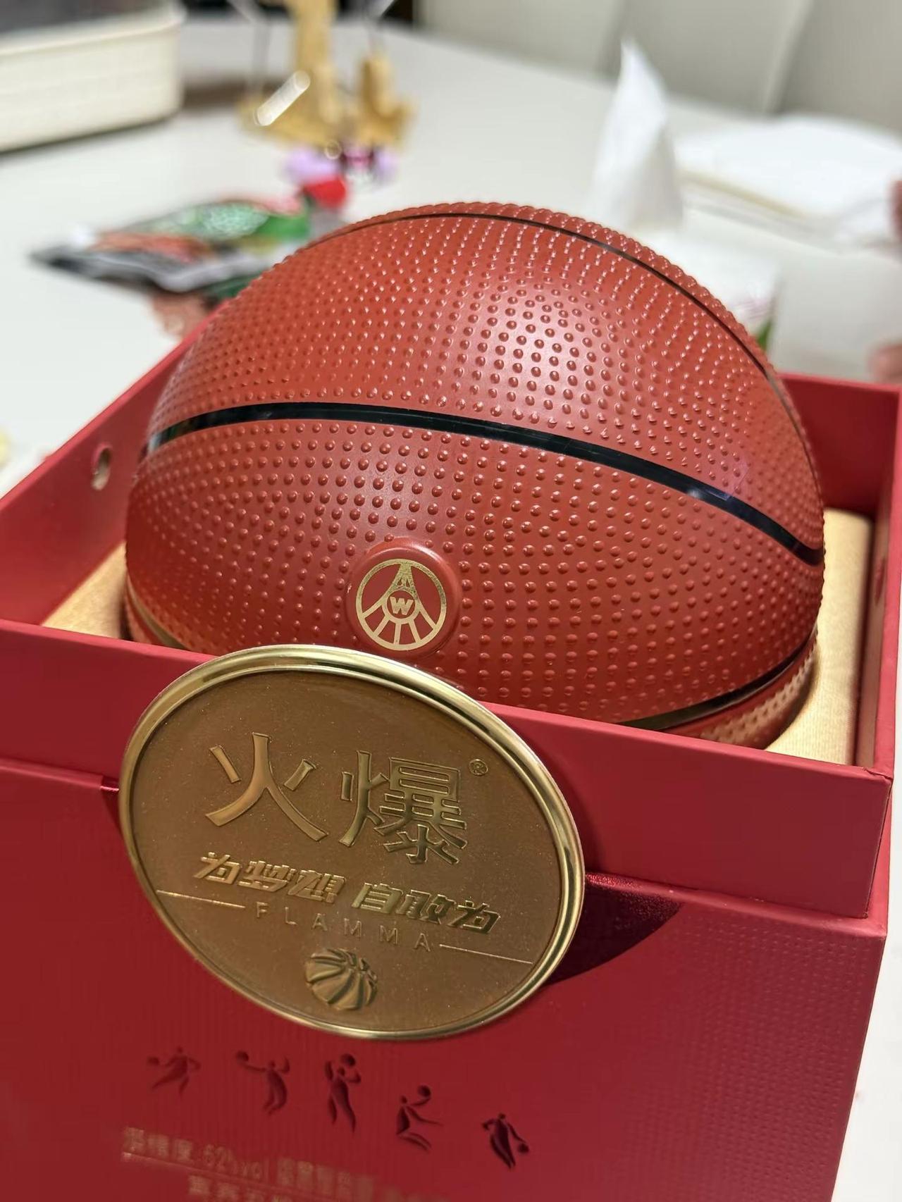 刚刚到货，不知道还有几套，走过路过，酒版爱好者必抢，收藏嘎嘎板正