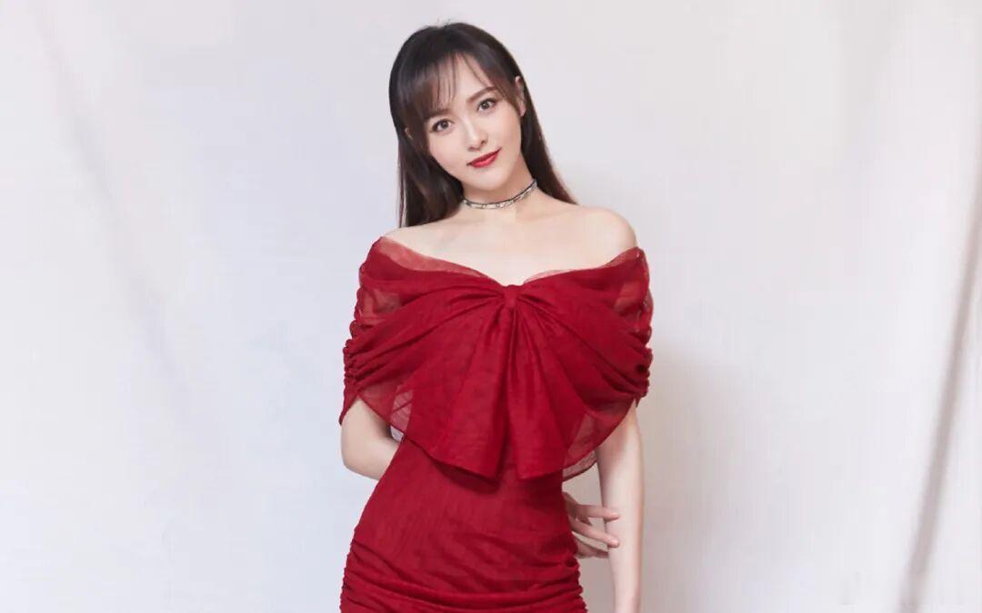 吃瓜🍉唐嫣有段时间不想接古偶，推掉了不少本子，今年有这些本子找上门，她没有一口