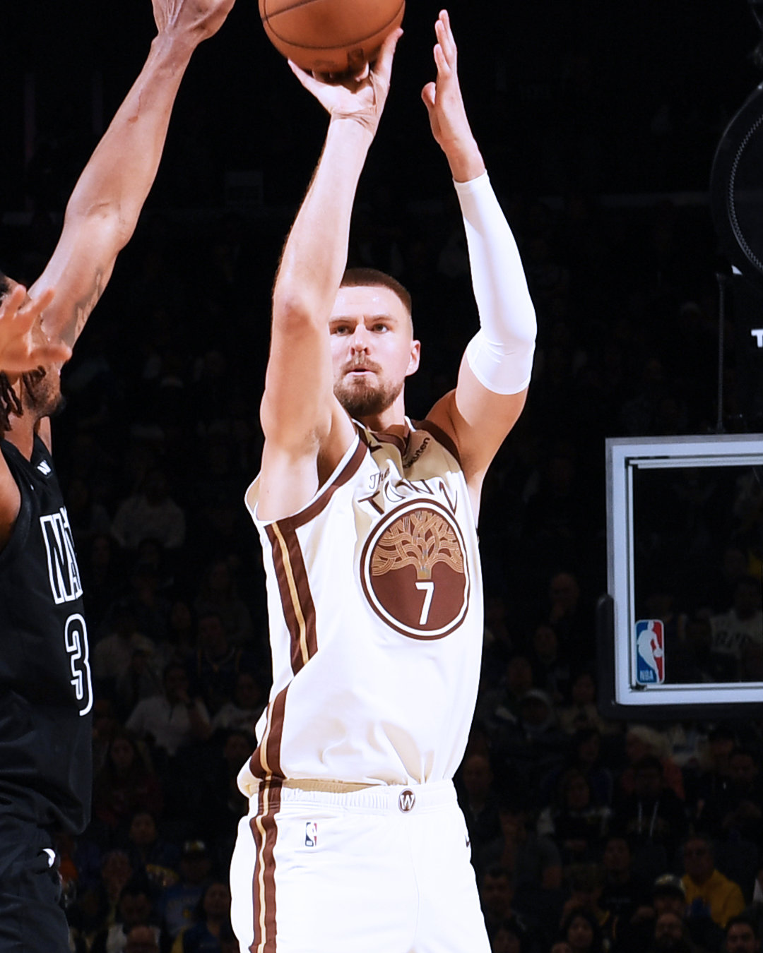 波尔津吉斯17分，5篮板，2助攻。勇士战胜篮网