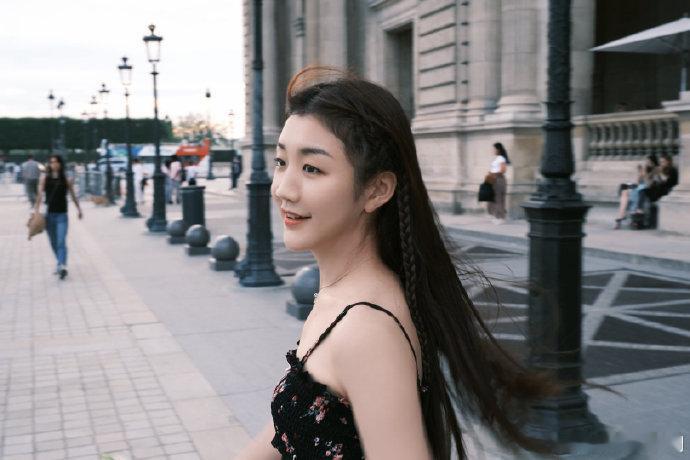 陈梦英语初学小成果 陈梦在语言学习上的每一步都很扎实，这组四宫格更是把她的贵气完