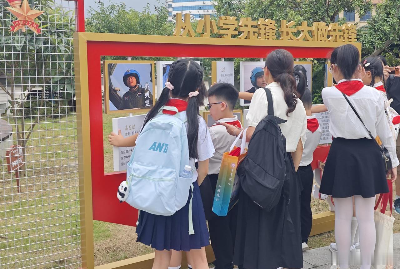 宁波镇海四校携手传承红色英烈精神 8月12日，镇海举办“东海薪火”红色交流活动。
