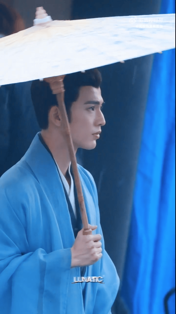 绝了张凌赫…我是真的蛮期待度华年… ​​​