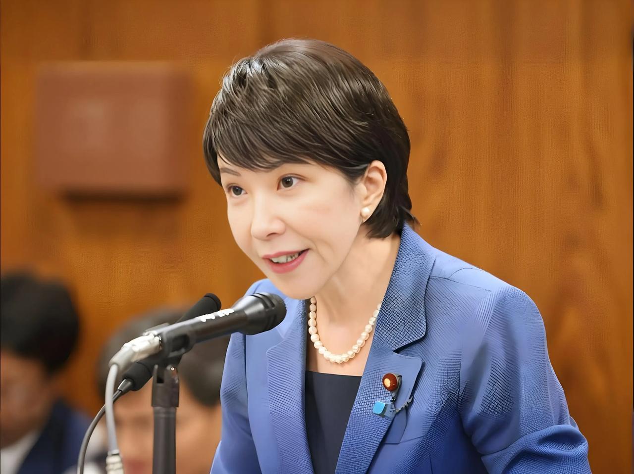 日本防卫大臣“拜鬼”！8月15日，在日本战败投降纪念日一早，日本防卫大臣小泉进次