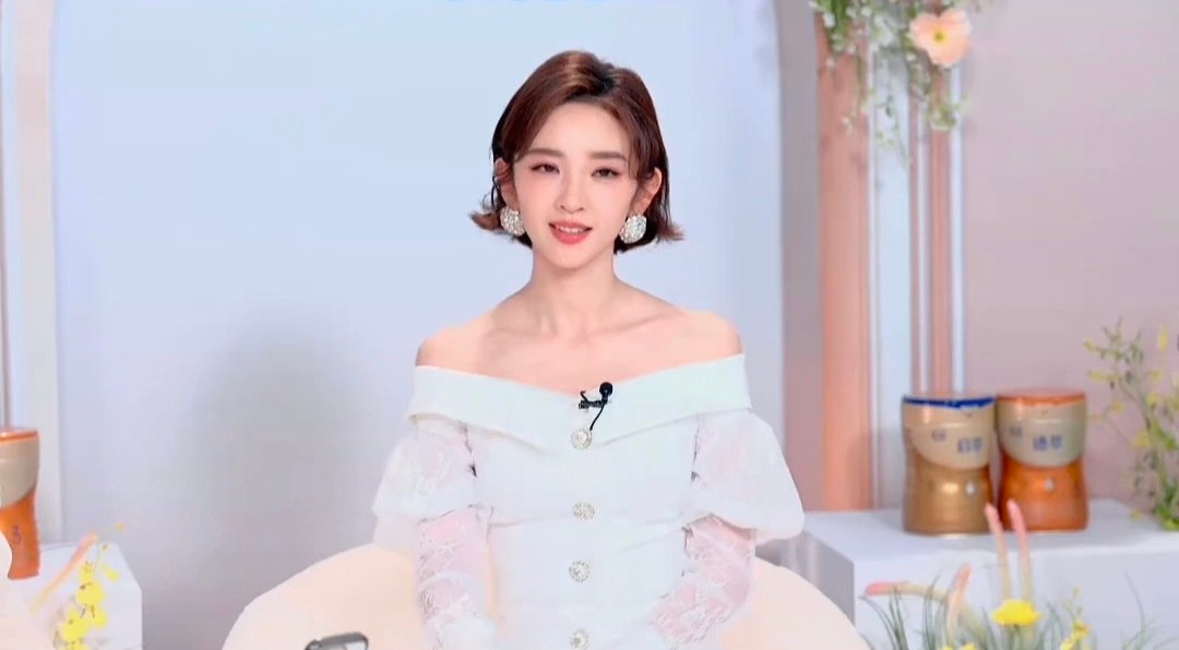 唐艺昕浪姐忙到没空和女儿视频唐艺昕浪姐间隙录视频给女儿看 网传浪姐三公个喜前十 