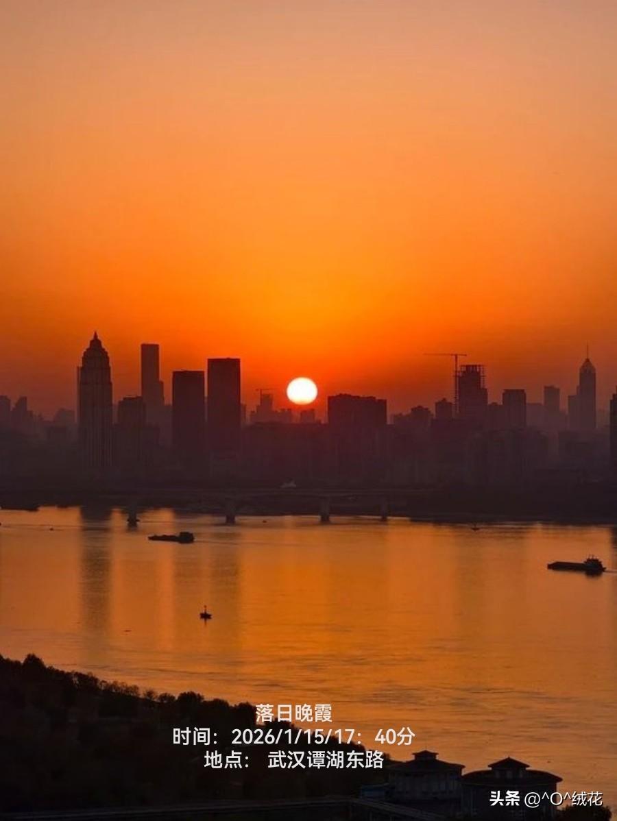 落日晚霞简直是大自然的神来之笔！
绚烂的落日晚霞，美得让人窒息。
  落日晚霞不