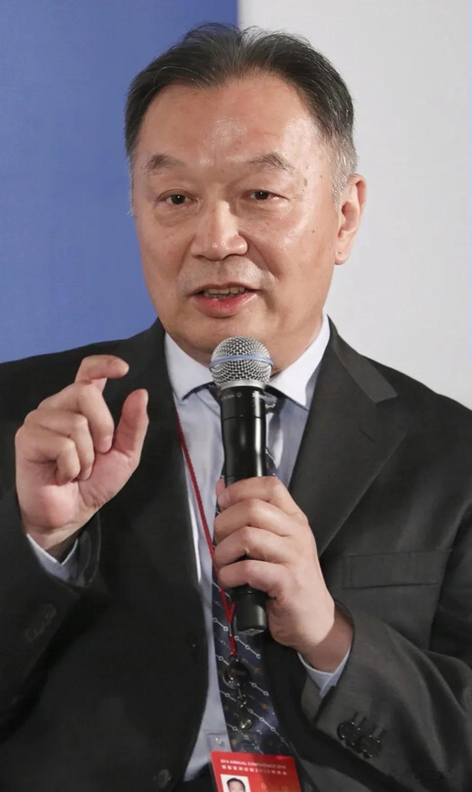 农业专家温铁军，演讲一开始直接开怼:在座的各位，我们的城市现在发达了，但是别忘了