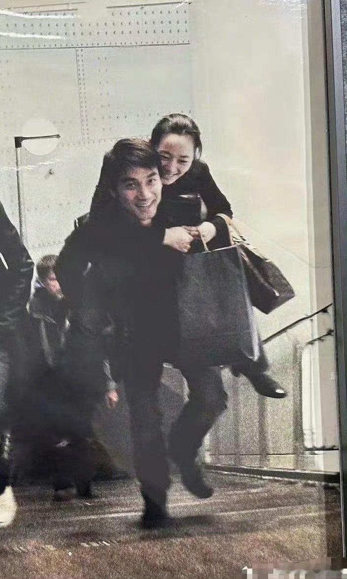 林依轮发文庆祝结婚31周年这才是真正的“老夫老妻”正确打开方式，林依轮和西华简直