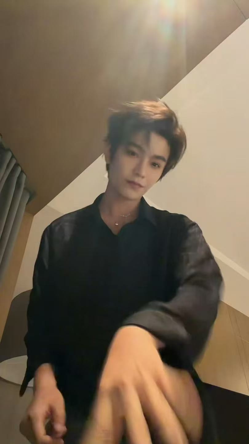 丁禹兮继续别停丁禹兮黑色开大 丁禹兮一穿黑色直接开大了，继续跳，别停[doge]