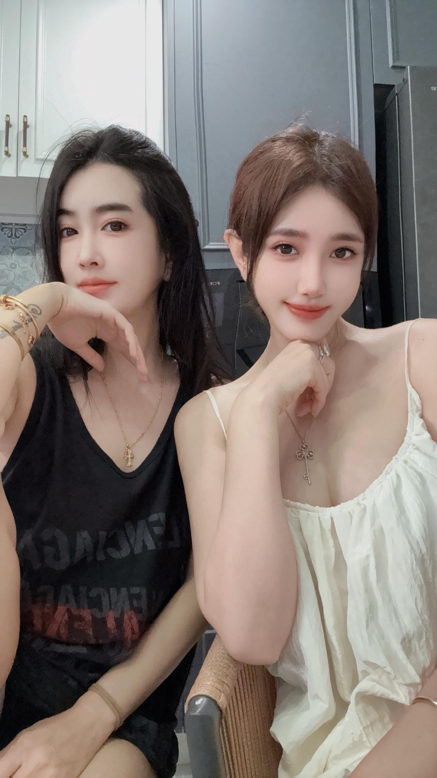 我俩的前半生就这样一起走过去啦