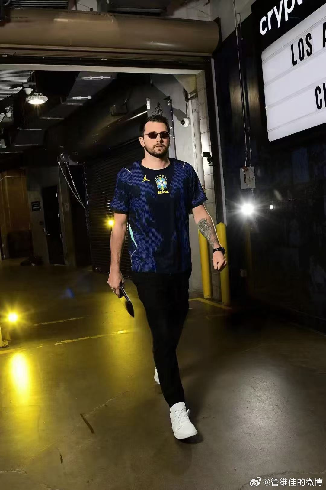 五星巴西，50+湖人初体验。生活中的麻烦，在球场上都可以抛开。 