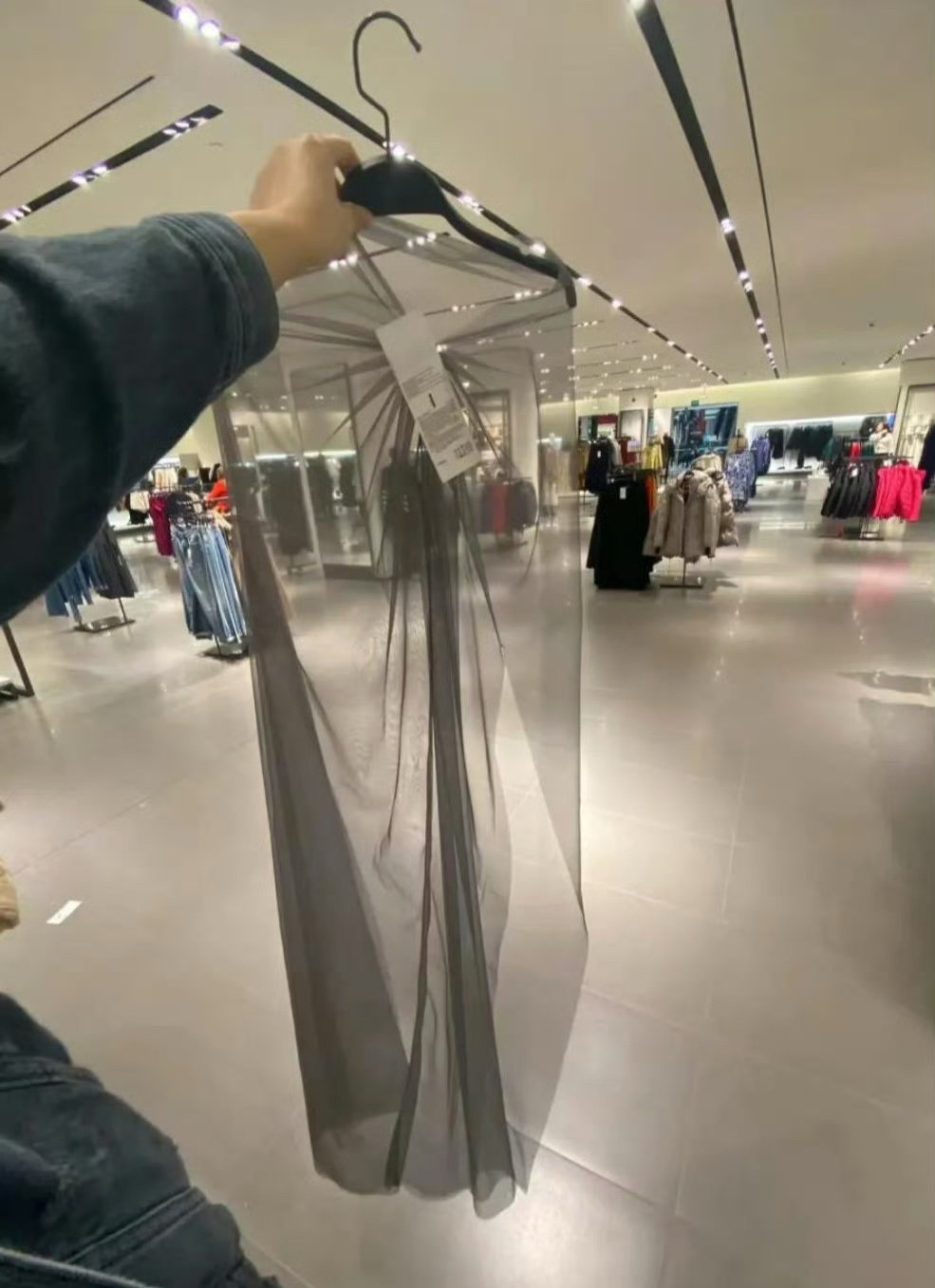 谁能告诉我这个衣服买来怎么穿？？ ​​​