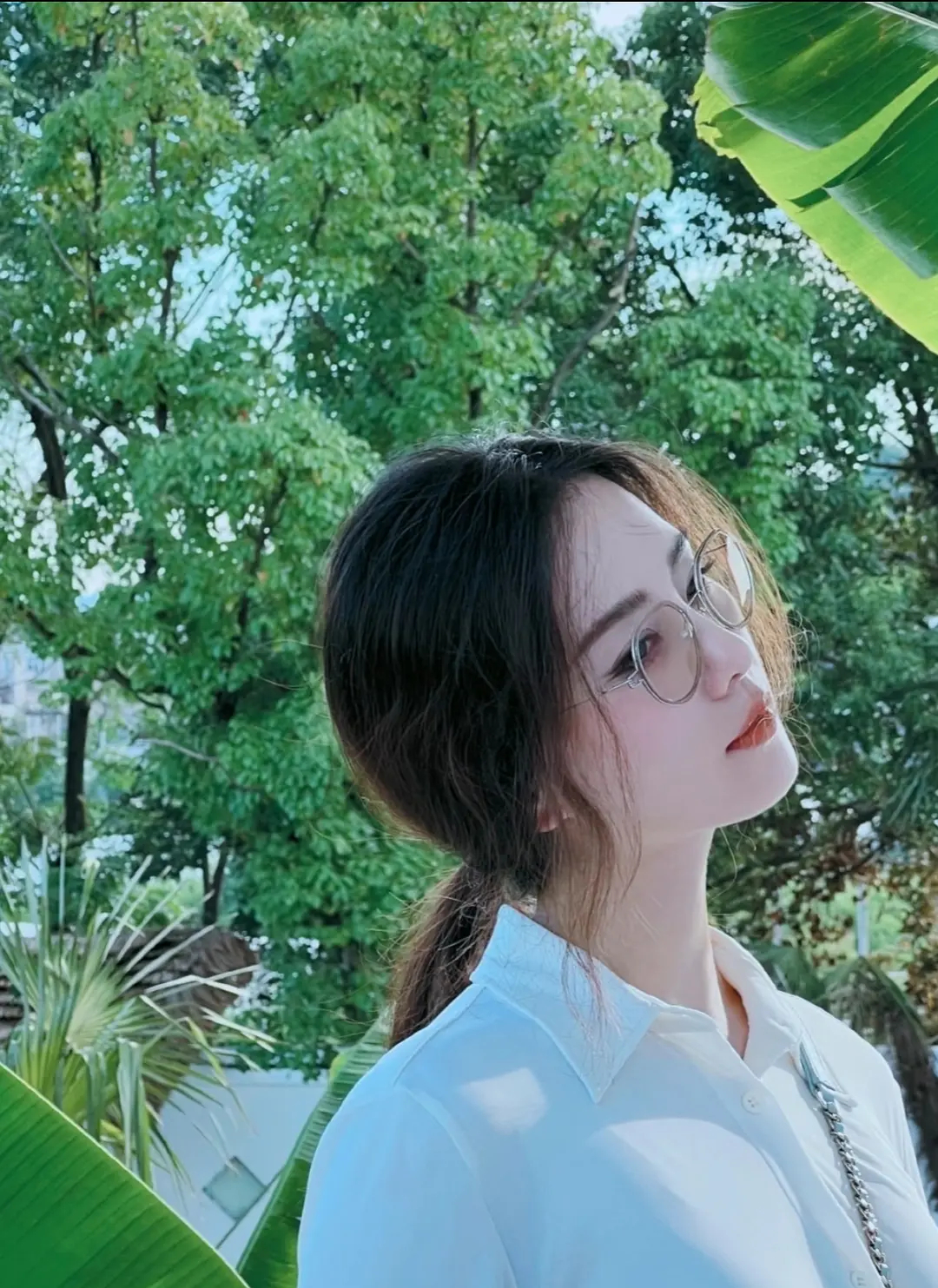 刘诗诗新商务➕海伦凯勒眼镜全球代，一姐戴眼镜真是太好看了，又帅又酷，又文艺，又高