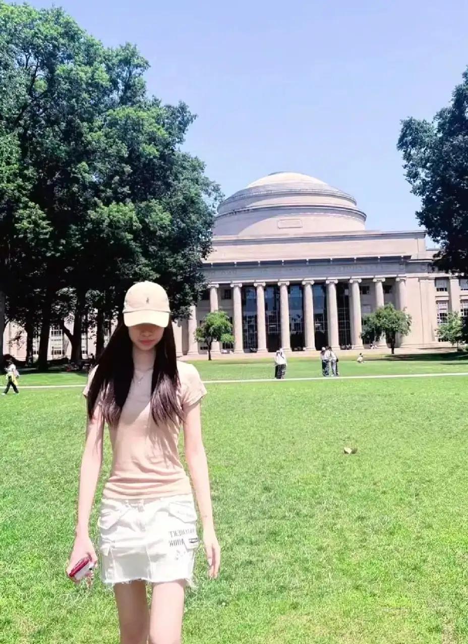 洋洋总的女儿考上了美国的哈佛大学了，全网都在为洋洋总女儿点赞。


小玥儿前一段