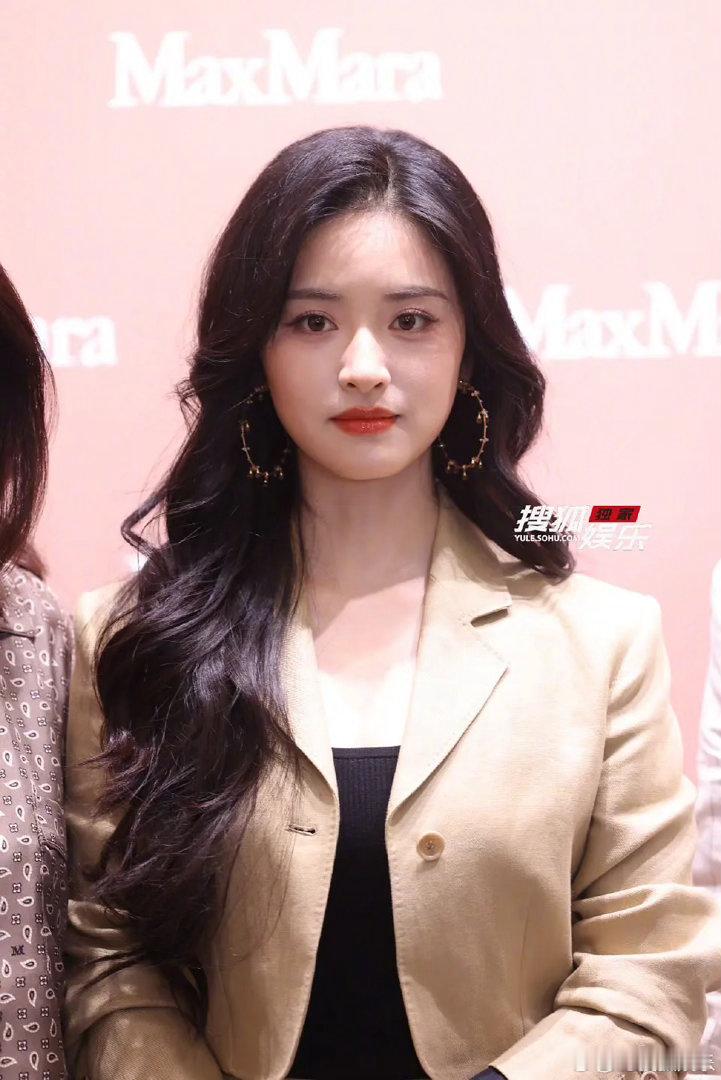 甜妹变御姐，沈月好美 