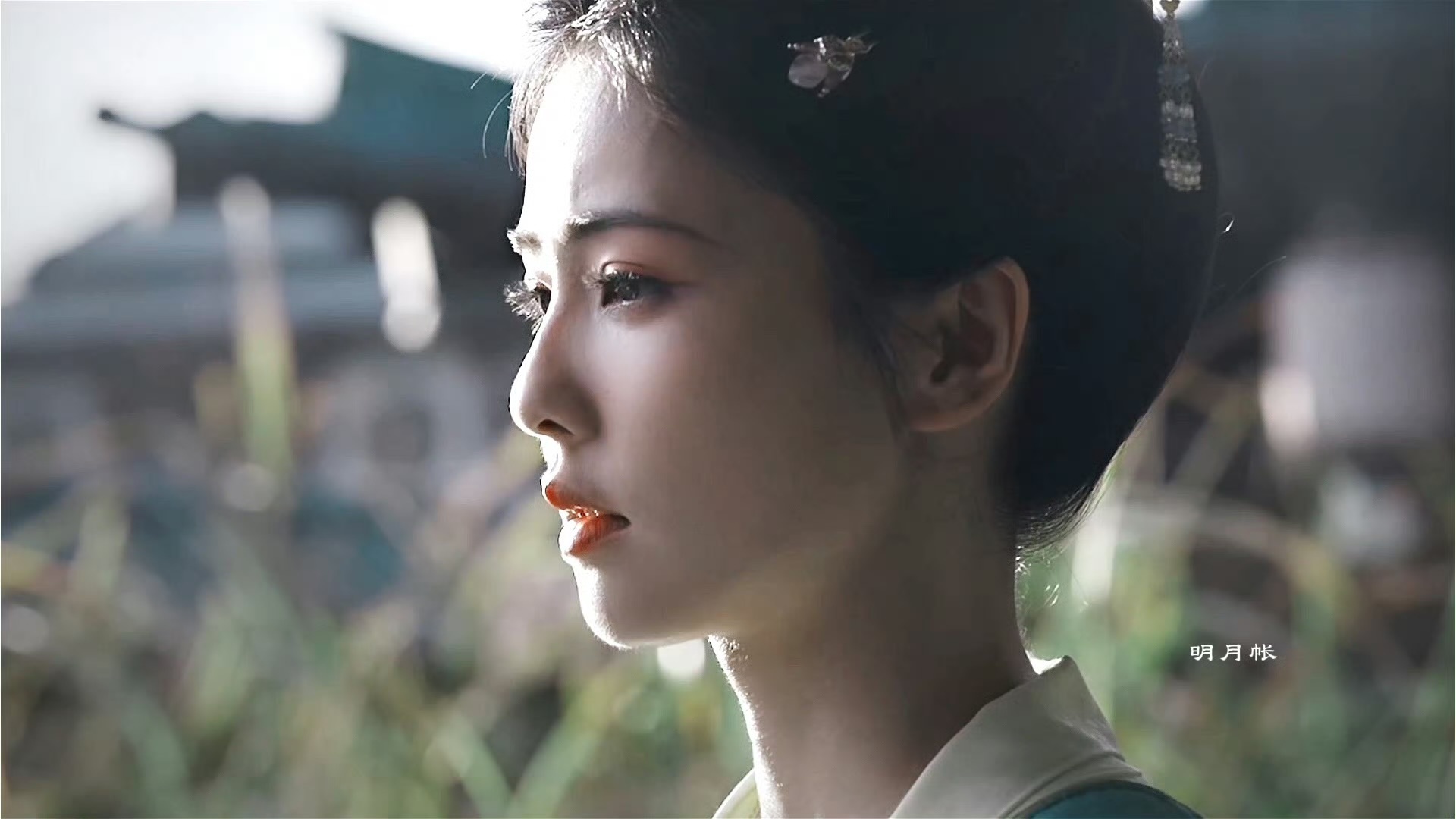 白鹿看莫离双人切片哭了目测芬芬拍出了叶璃很多神性的镜头。莫离里的白鹿清瘦挺拔。感