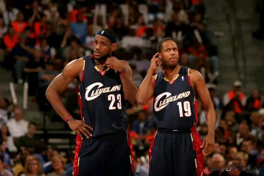 勒布朗·詹姆斯被前队友拖入NBA赌博案

勒布朗·詹姆斯伤病状况的详细信息被他朋