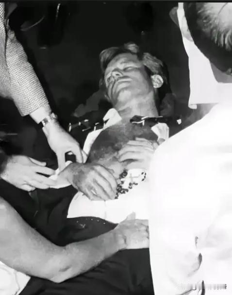 1963年，肯尼迪被当街爆头，为什么是一场命中注定的结局？谁才是刺杀的幕后主使？