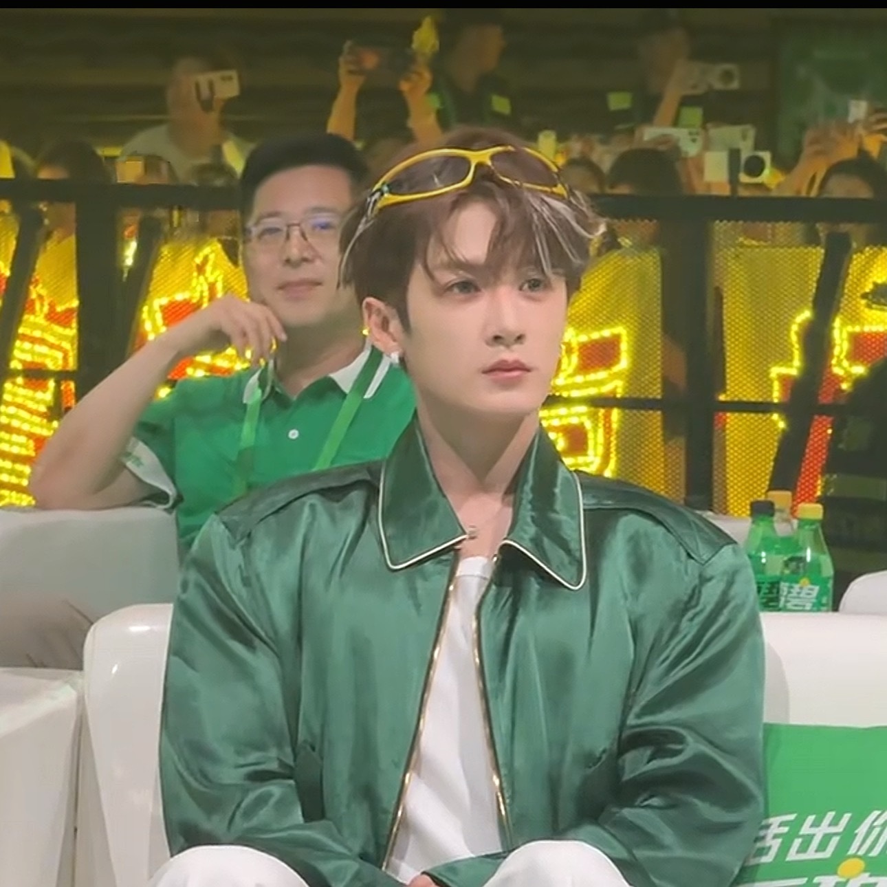 我不行了，后面一堆🔥把手举起来怼他后脑勺🤣🤣🤣 ​​​