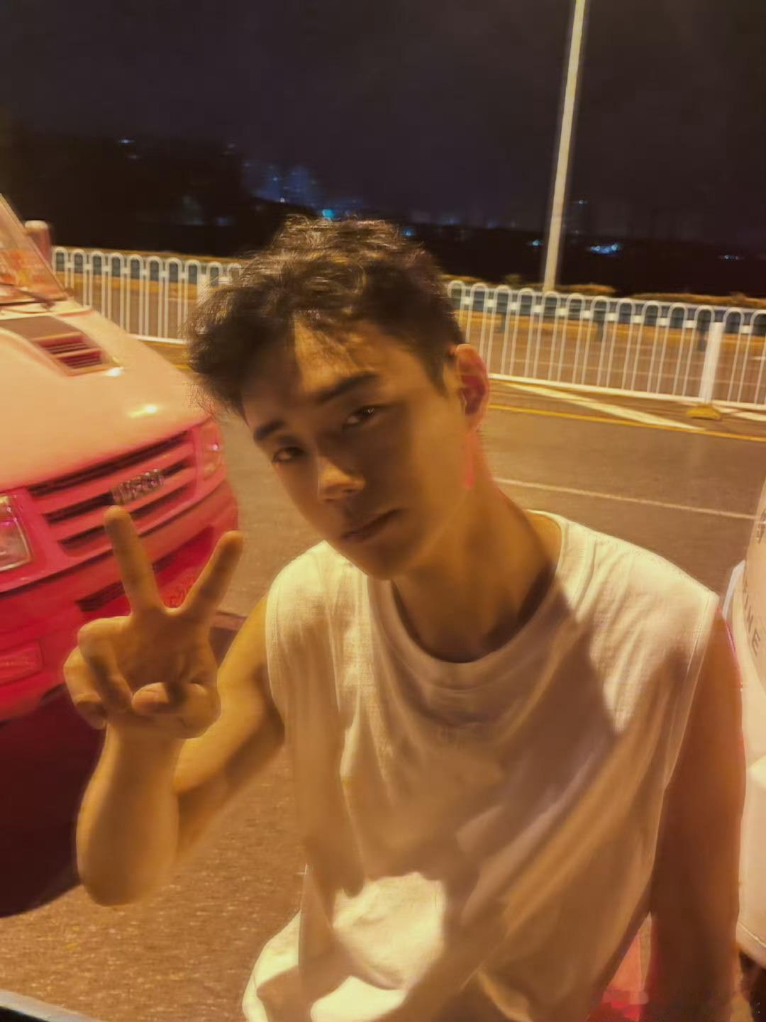 陈少熙说有喜欢的人了 陈少熙直播说自己有喜欢的人了，能在直播间突然公开也只有少熙