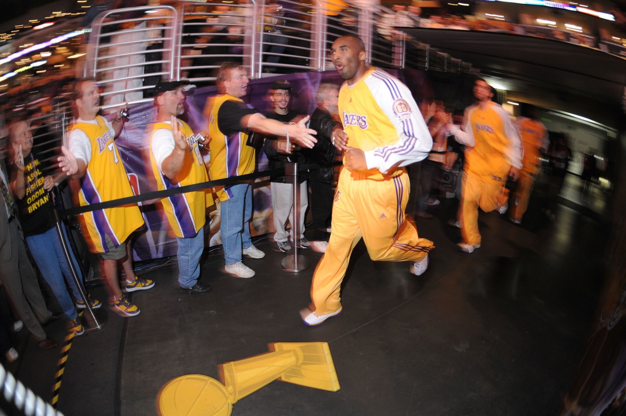 Kobe Bryant  很有精神    不是AI版[不愧是你]科比 ​​​