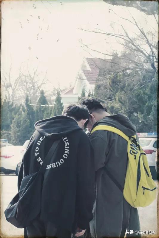 我认为男闺蜜即为男性知己，是一种独特的友情。他们不会占你便宜，能够从男性视角给予