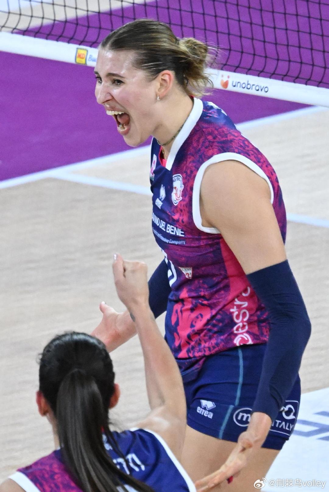 安特罗波娃在比赛末段连得6分，得分详情如下：第23分 x 进攻得分第22分 x 